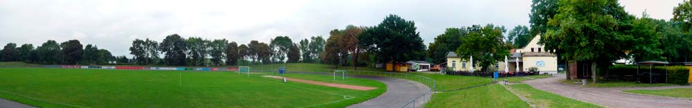 Sportlergaststätte „Südoststadion“ mit Sportplatz des SSV Stötteritz